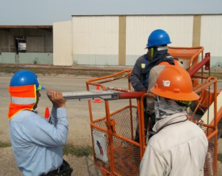 Equipo trabajando en campo